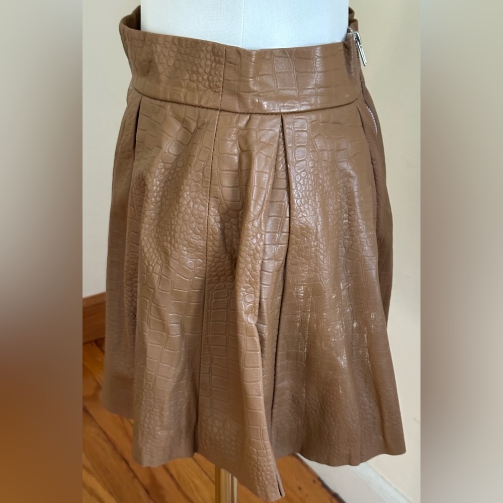 Tan Croc-Embossed 100% Leather Mini Skirt Lining Satin Blue Sz 8. Zip In Back - Picture 2 of 14